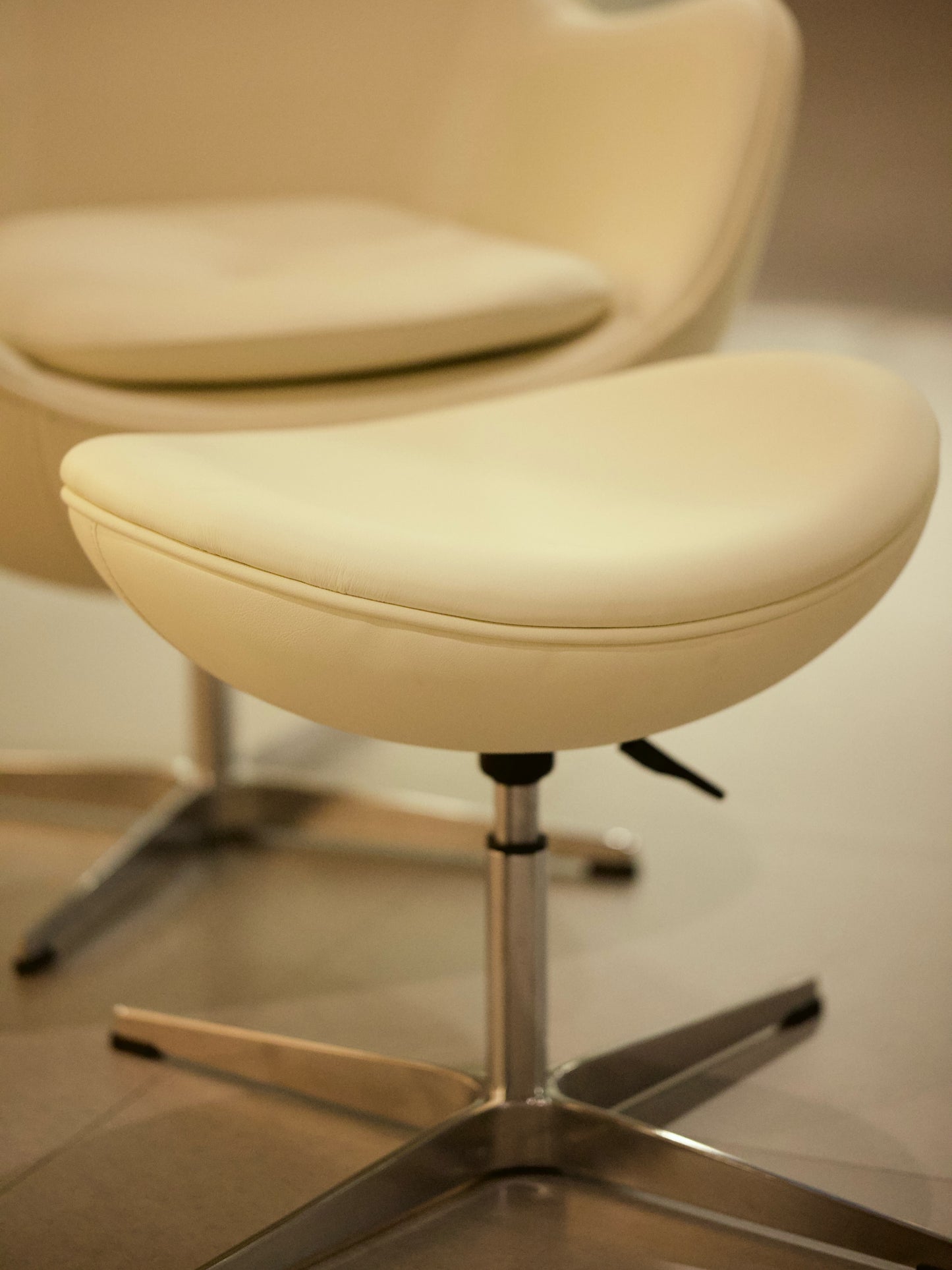 Duke Egg Chair White