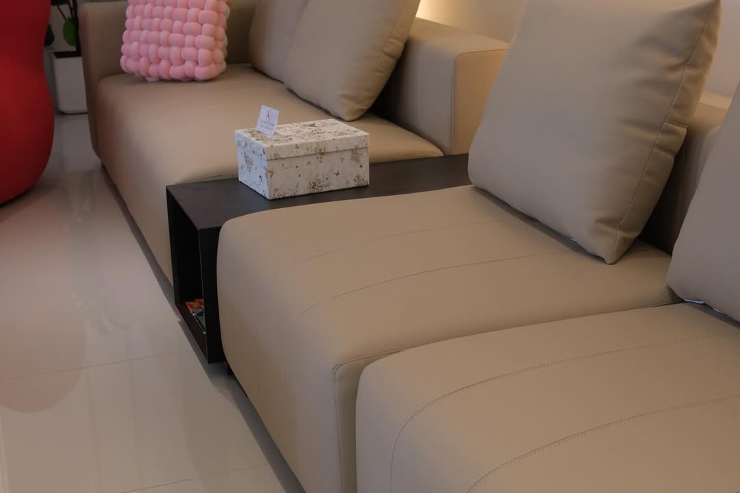 Kristine Sofa