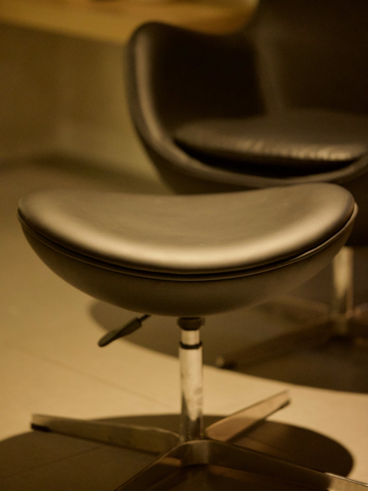 Duke Egg Chair Black