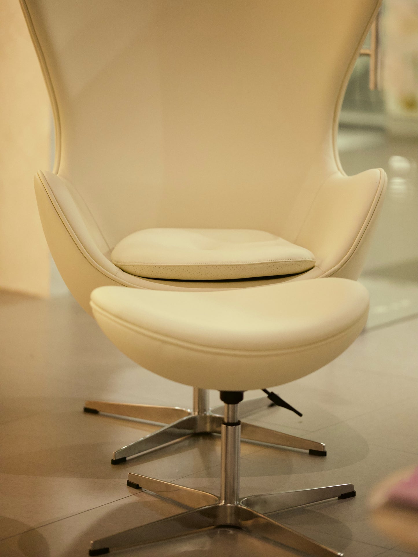 Duke Egg Chair White