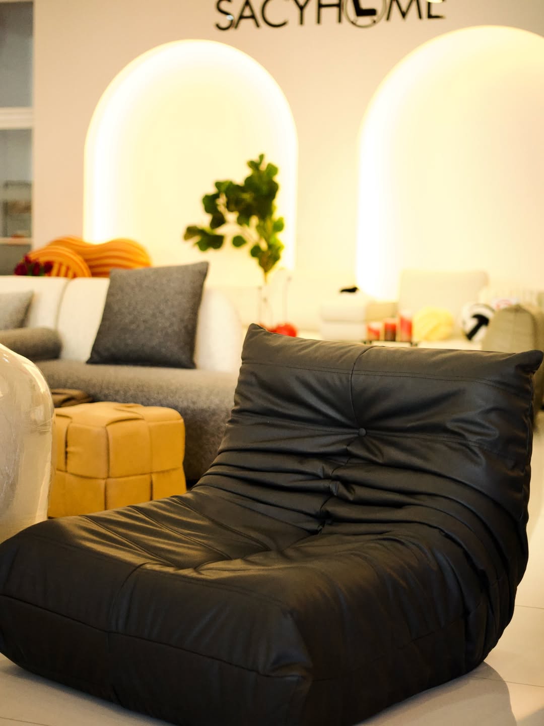 Caterpillar Chair Black